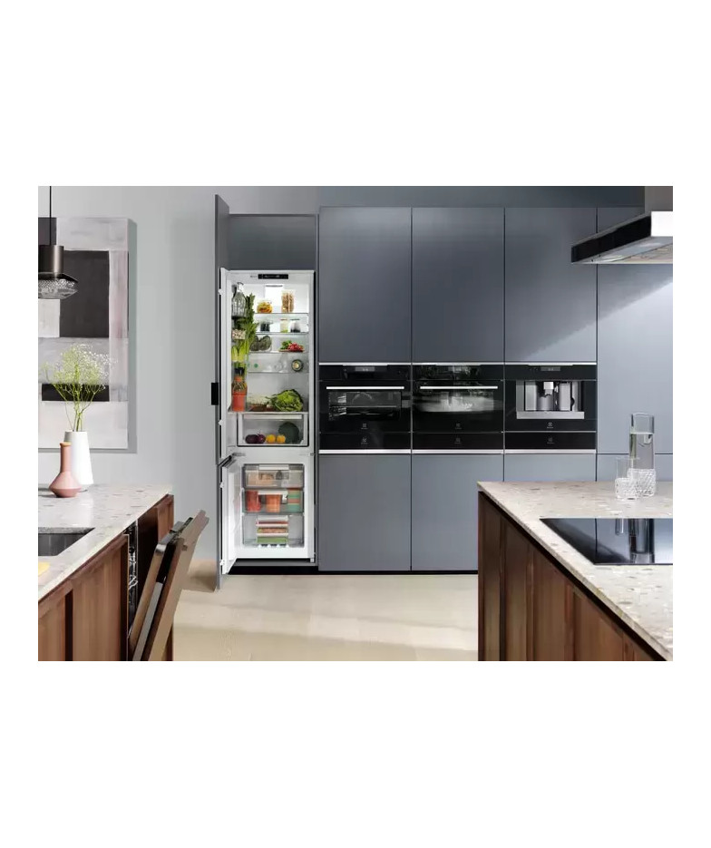Встраиваемая посудомоечная машина Electrolux EEC967310L купить в Санкт-Петербурге и Москве