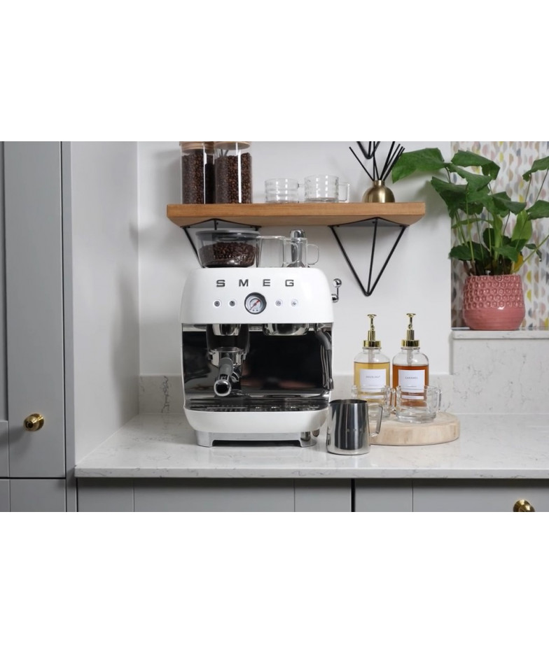 Эспрессо-кофемашина Smeg EGF03CREU купить в Санкт-Петербурге и Москве