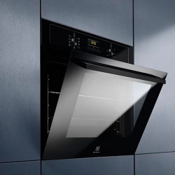 Духовой шкаф Electrolux EOF3H50BK